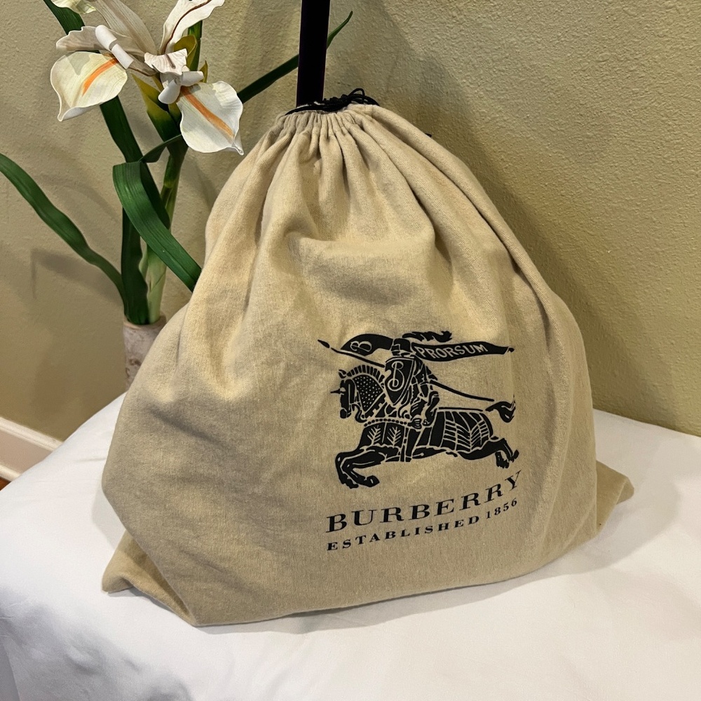 BURBERRY Heritage Grain Small Orchard Bowling Handbag Silver EUC - Picture 16 of 16